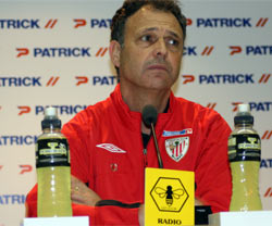 Caparrós durante la rueda de prensa tras el Rayo-Athletic