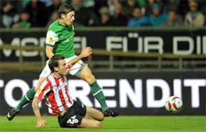 Xabi Castillo en un lance ante el Werder Bremen en el Weser Stadion