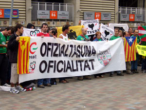 Manifestación por la oficialidad de la selección vasca previa al partido Catalunya - Euskadi