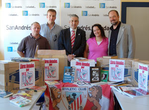 La Peña Athletic Catedral de León entregó hoy cerca de 500 libros a las bibliotecas municipales