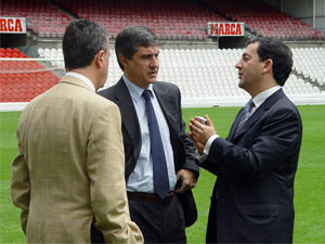 El delantero donostiarra fue presentado ayer en San Mamés