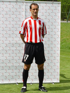 Etxebe en la presentación de la camiseta para Liga y Copa de la temporada 2004/05