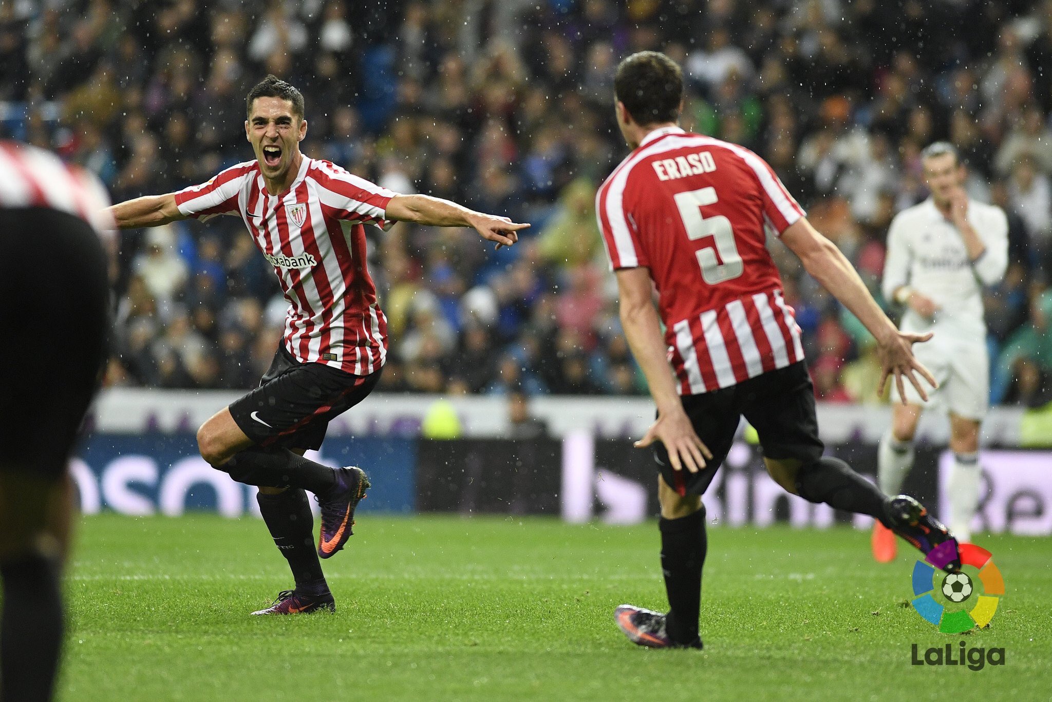 Sabin Merino celebra el gol del empate en el Bernabéu