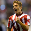 Iker Muniain durante un lance de un partido en San Mamés
