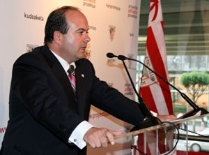 Javier González en su primera rueda de prensa ya como candidato a la presidencia del Athletic