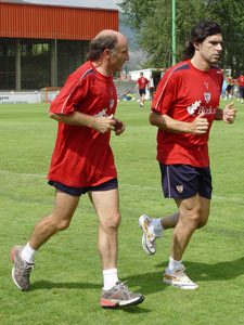 Karanka correteando junto a Padilla