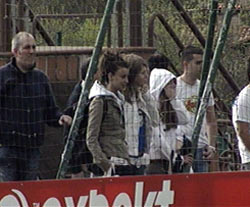 Público durante el entrenamiento del Athletic en Lezama