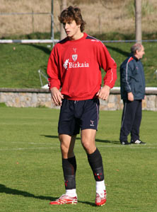 Llorente atento durante un entrenamiento