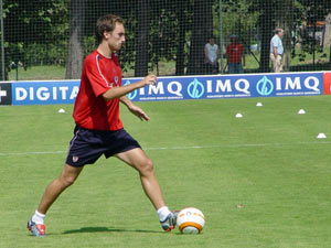 Murillo toca balón durante el entrenamiento