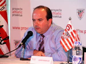 Javier González en la rueda de prensa en la que presentaba su proyecto deportivo