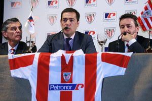 Rueda de prensa de la firma con Petronor