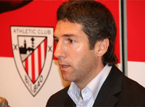 Josu Urrutia durante la rueda de pensa que ofreció junto con Juan Carlos Ercoreca