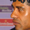 Frank Rijkaard durante la rueda de prensa ofrecida en el Hotel Carton a su llegada a Bilbao