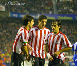 Sarriegi, Javi Martínez y Expósito durante el choque ante el Getafe