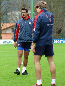 Urzaiz junto a Llorente durante un entrenamiento en Lezama