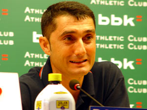 Valverde contento durante el desarrollo de la rueda de prensa