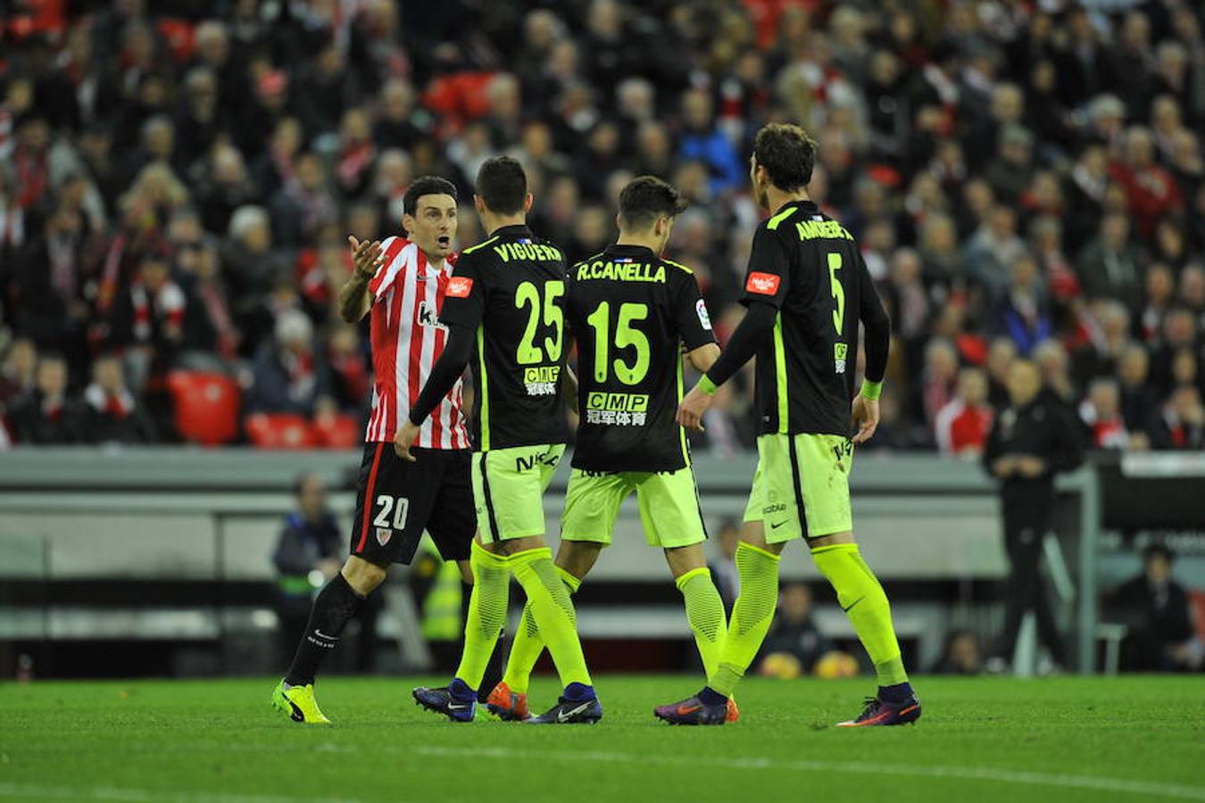 Aritz Aduriz le recrimina su actitud a Fernando Amorebieta