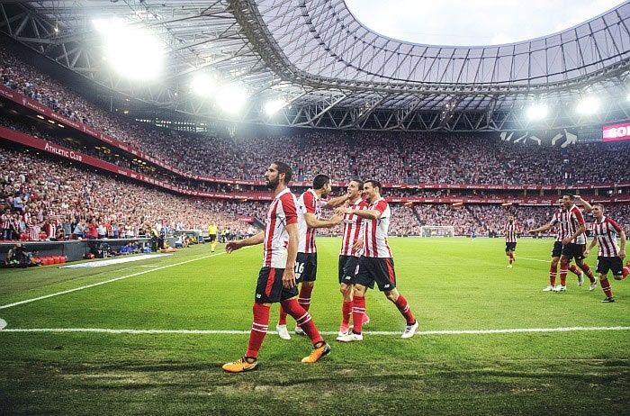 El Athletic celebra el segundo gol de Raúl García ante el Dinamo