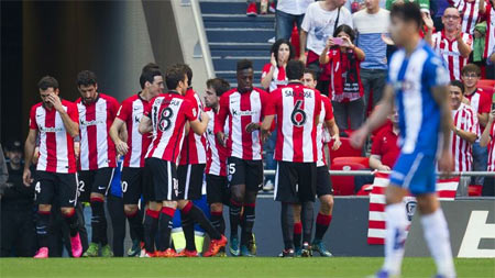 Los jugadores del Athletic celebran el gol de Williams ante el Espanyol