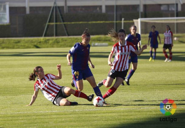 El Athletic femenino luchando por el pase a la final ante el FC Barcelona