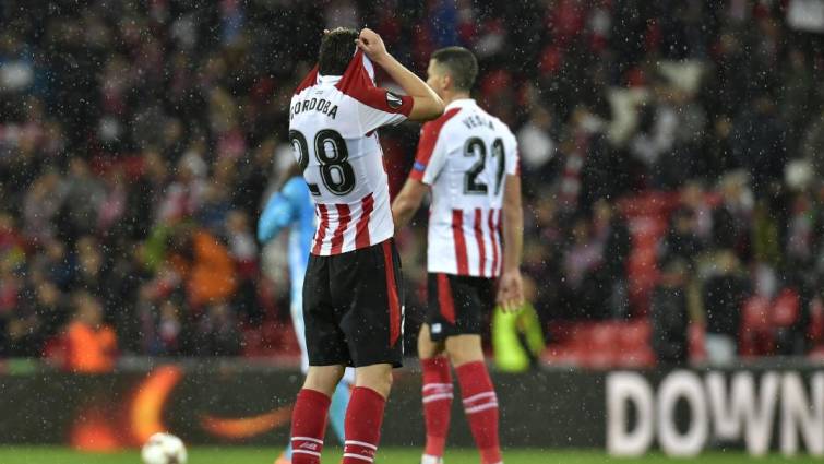 Los jugadores del Athletic en un lance ante el Olympique de Marsella
