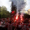 Así recibió la afición del Athletic al autobús del equipo a su llega a San Mamés