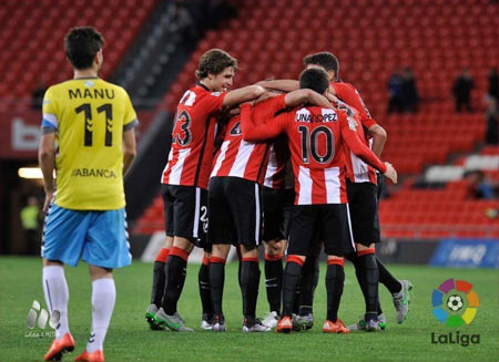 El Bilbao Athletic celebra el gol de Lekue al Lugo
