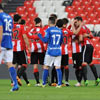 El Bilbao Athletic celebra el gol de Vesga al Oviedo