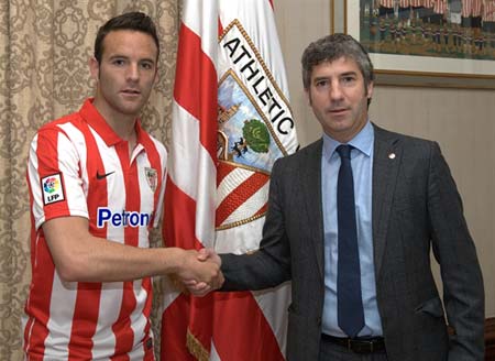 Borja Viguera contento tras su fichaje por el Athletic