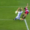 Instante en el que chuta Aduriz y golpea en la mano de Illarramendi