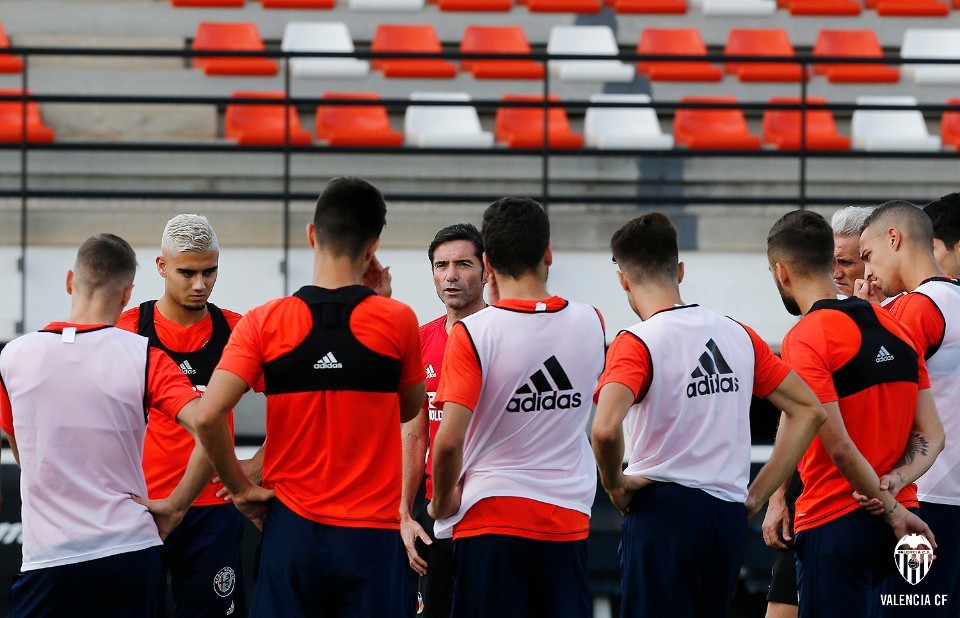 Jugadores del Valencia CF durante un entrenamiento