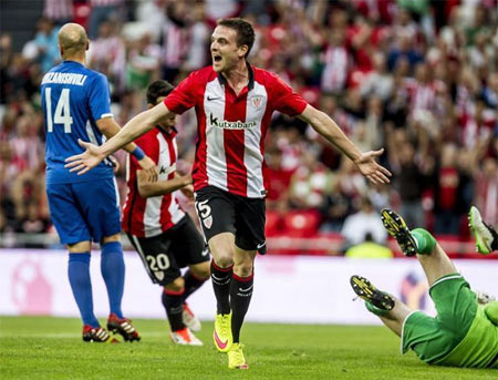 Javi Eraso celebra su primer gol con el Athletic ante el Inter Bakú