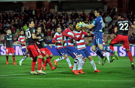 El Athletic cae en Granada 2-0