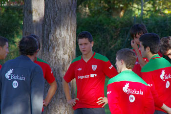 Ander Herrera durante una charla en el entrenamiento