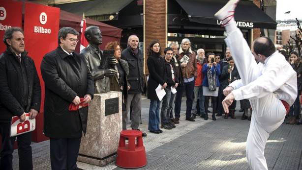 Iribar en el homenaje por el centenario del nacimiento del poeta Blas de Otero
