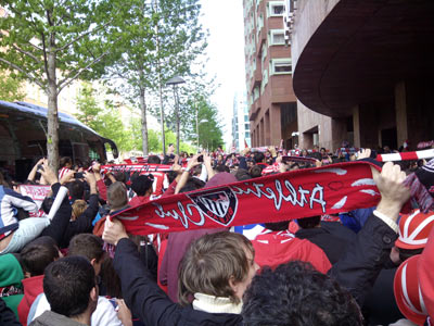 La afición del Athletic en el hotel de concentración del equipo