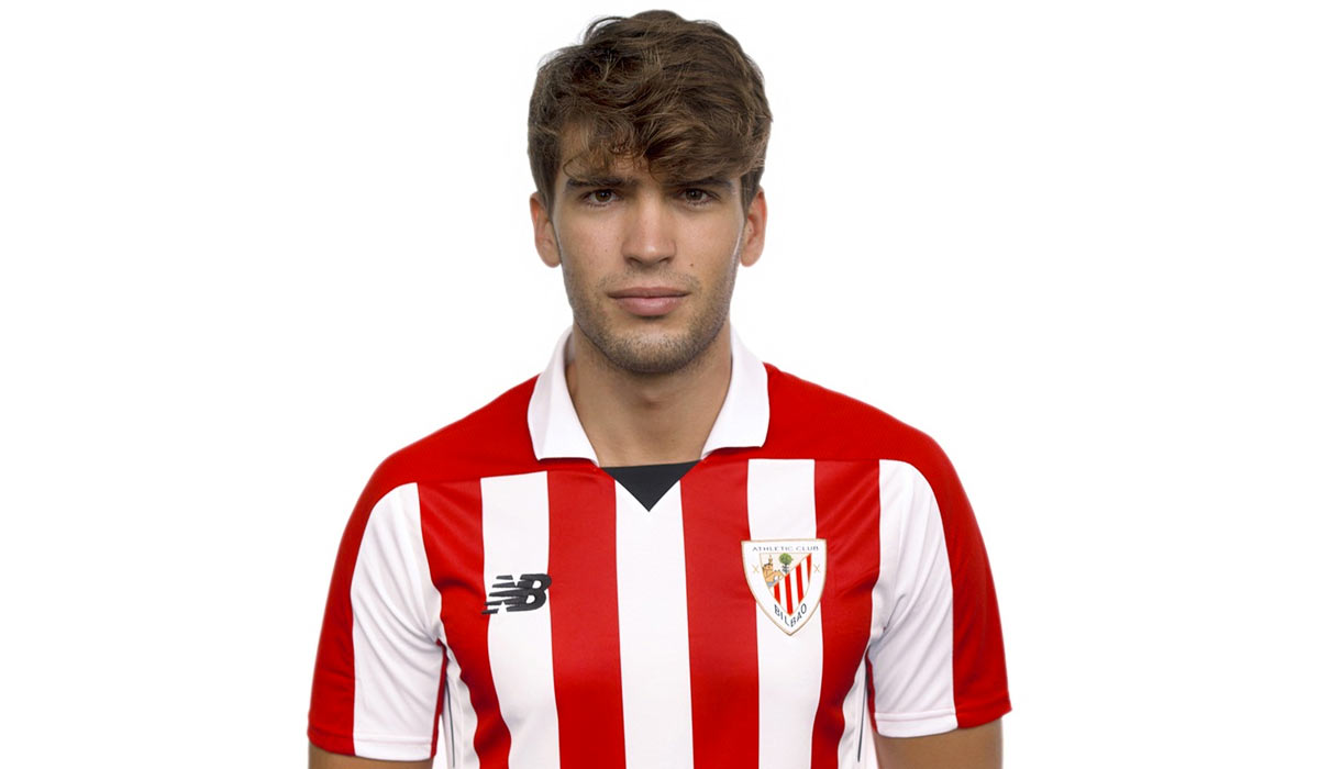 Iker Undabarrena en la foto de plantilla del Bilbao Athletic 2017-18