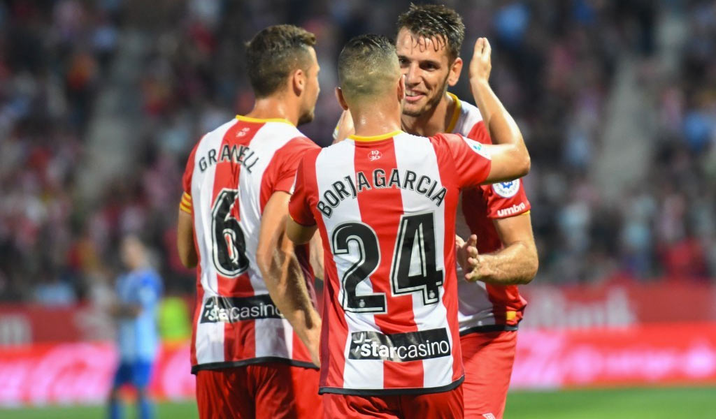 Varios jugadores del Girona celebrando un gol frente al Málaga