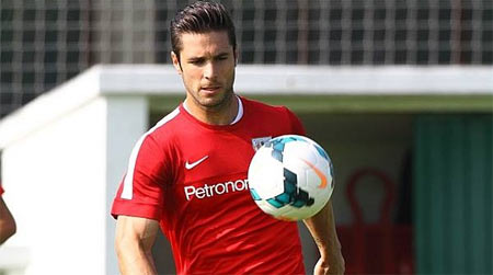 Kike Sola durante un entrenamiento en Lezama