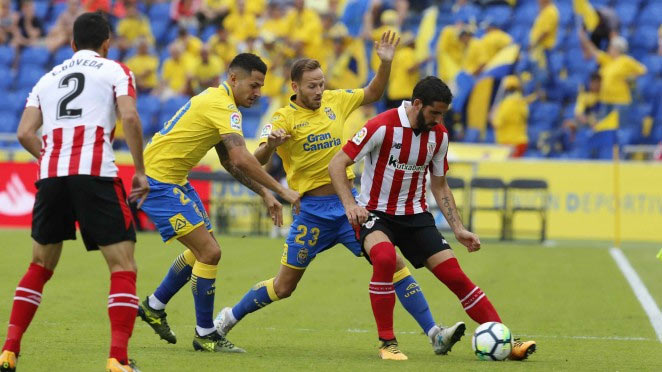 Raúl García en un lance ante Las Palmas