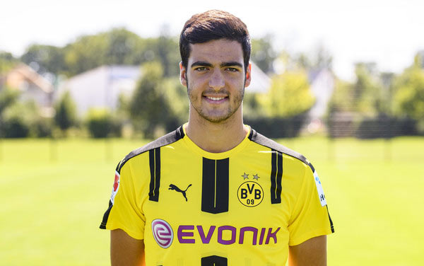 Mikel Merino con el Borussia Dortmund