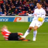 La agresión de Cristiano Ronaldo a Mikel Rico que el árbitro no vio