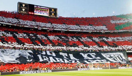 Mosaico de la afición del Athletic en la Final de Copa de 2015