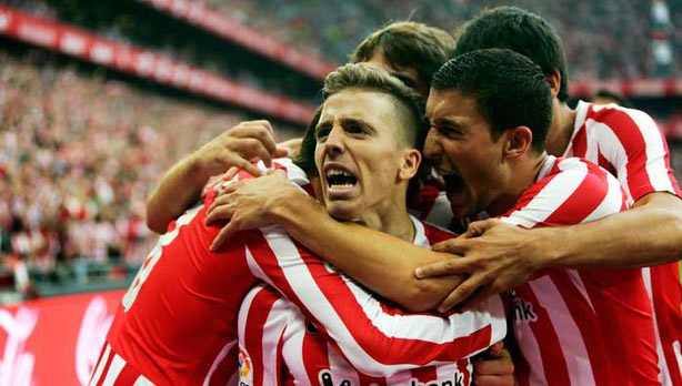 Iker Muniain celebra el gol ante la Real en San Mamés