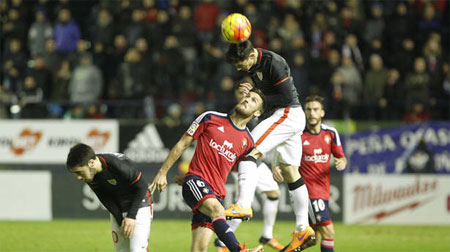 Un lance del Osasuna - Bilbao Athletic