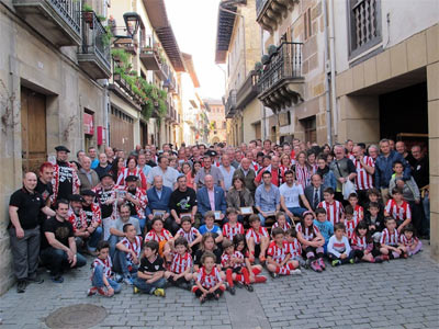 Banderas en el fondo Sur de San Mamés