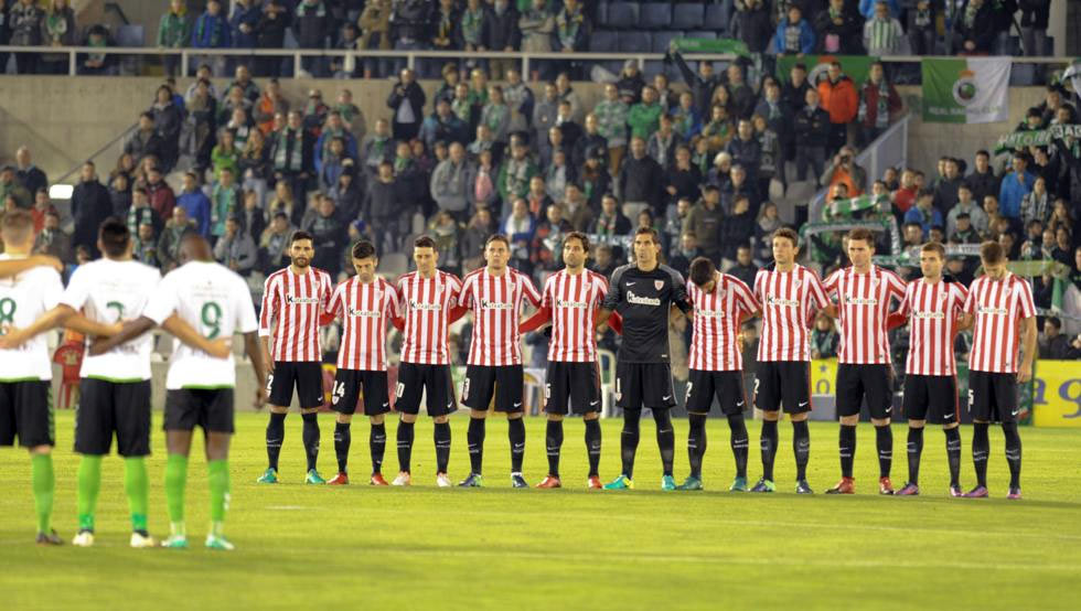 Aficionados del Racing rompen el minuto de silencio con gritos de «Viva la Guardia Civil»