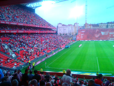 El público de San Mamés antes de comenzar el partido
