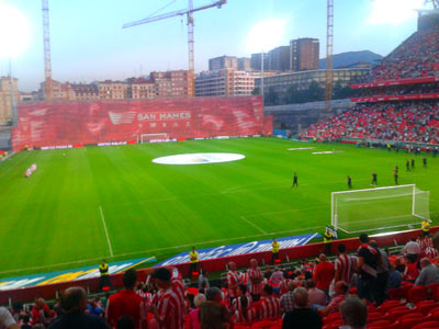 El público de San Mamés antes de comenzar el partido