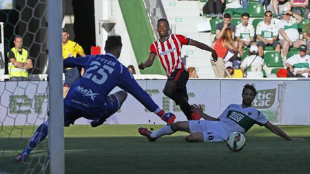 Un gol de Iñaki Williams da la victoria al Athletic en Elche 2-3